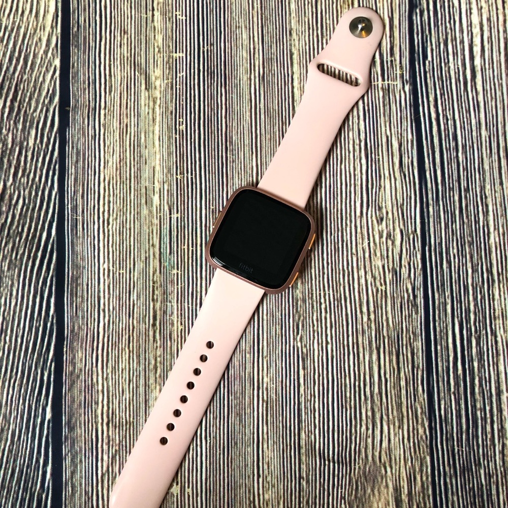 Fitbit Versa in Peach/Rose Gold